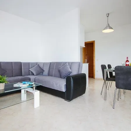 Playa Blanca Sleeps 6 Pool Air Con Wifi *