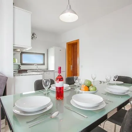 Playa Blanca Sleeps 6 Pool Air Con Wifi *